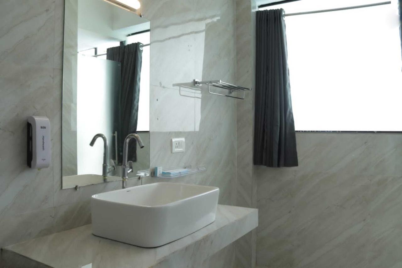 Sandbanks Beach Resort Arambol Esterno foto
